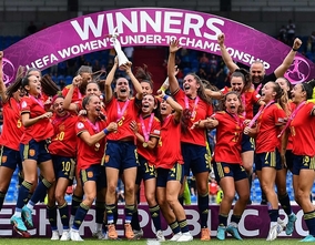 Selección femenina sub 19 de fútbol se prepara en Benidorm para el Campeonato de Europa